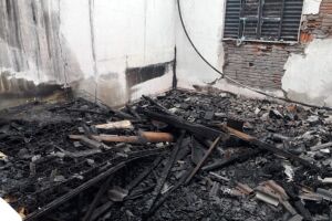 Incêndio destrói casa em MS; polícia acredita que seja criminoso