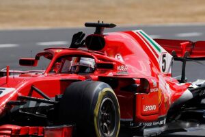 Vettel vence GP da Grã-Bretanha em final de corrida eletrizante