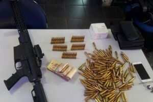 Fuzil, armas e munições seguiam para Maringá (PR)