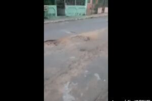 VÍDEO: com medo de acidentes, morador cobra solução para buracos nas Moreninhas