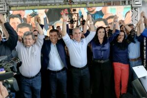 Reinaldo oficializa candidatura de 2018 comemorando apoio de 14 partidos