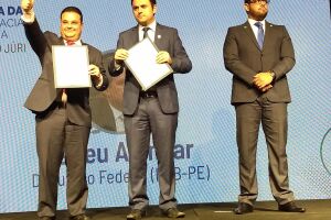 Por atuação parlamentar, Fábio Trad recebe prêmio Congresso em Foco