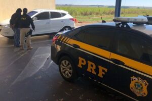 Carro roubado em SP iria para a fronteira com Paraguai