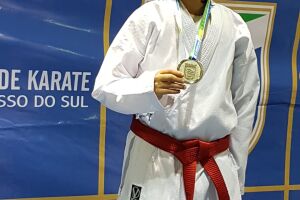 Com apenas 11 anos, garoto se destaca em campeonatos e coleciona medalhes de Karatê