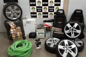 Defurv prende dupla por receptar carros e microscópio roubados