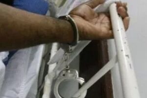 Policiais encontram celular e dinheiro no bolso de preso idoso internado no hospital