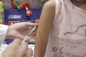Anvisa altera indicações para uso de vacina contra a dengue