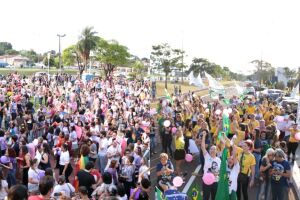 Manifestações #EleNão e #EleSim levam multidão às ruas da Capital