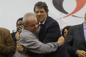 Lula manda distribuir dinheiro e promete cargos, diz revista