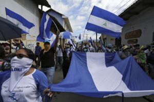 Polícia ataca protesto contra presidente Daniel Ortega em Manágua