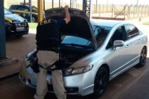 Honda Civic foi roubado em Várzea Grande