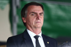 Após avaliação médica, Bolsonaro desiste de participar do debate da Globo