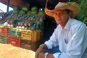 Vendedor de frutas tenta ganhar a vida e vira alvo de ‘piadinha e deboches’ da população