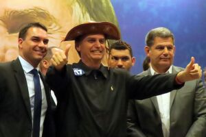 Bolsonaro defende união e anuncia nomes para eventual ministério