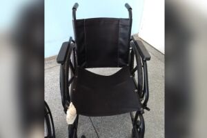 Paciente leva cadeira de rodas de UPA e atrapalha atendimento em MS