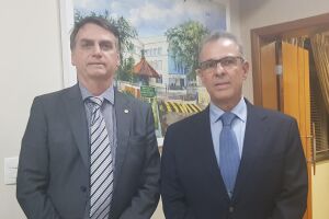 Bolsonaro anuncia almirante para pasta de Minas e Energia