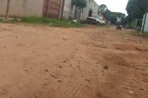 Violência se foi, mas a poeira ficou: moradores reclamam de falta de asfalto no Dom Antônio