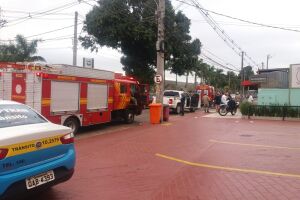 Jovem fica ferido em batida entre três veículos no Tiradentes