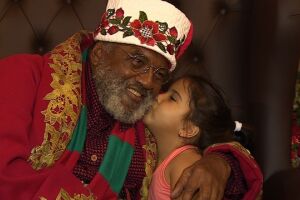 Papai Noel negro comemora sucesso em shopping: 'feliz demais'