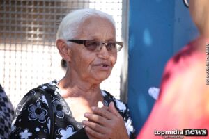 Maria Rosa Rodrigues de 77 anos, sonha em um dia conseguir se formar no curso de psicologia