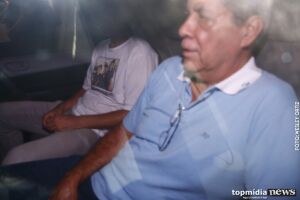 VÍDEO: abatido e ao lado do filho, Puccinelli deixa prisão em Campo Grande