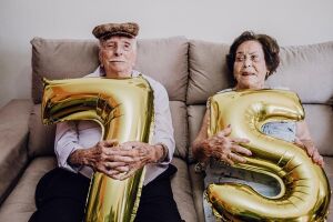 Casal celebra bodas de brilhante: 'é o amor da minha vida', diz idoso de 102 anos