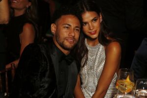 Bruna Marquezine desabafa sobre namoro com Neymar: "namoro midiático só atrapalha"