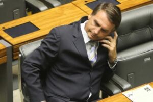 Governo de Bolsonaro promete reduzir teto da alíquota do Imposto de Renda