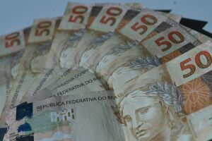 Brasileiro quer juntar dinheiro para pagar dívidas, diz pesquisa