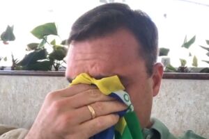 Flávio Bolsonaro dispara contra acusações: "estão me perseguindo e alvo também é o presidente"