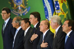 Bolsonaro quer transparência em atos dos governos atual e anteriores