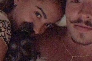 Anitta posa na cama com o novo namorado, Ronan Carvalho