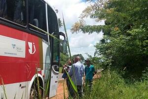 'Viagem maldita': ônibus com família sai atrasado, quebra e pega fogo