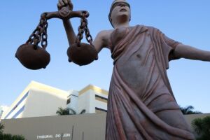 Tribunal do Júri condena réu a 22 anos de reclusão por feminicídio