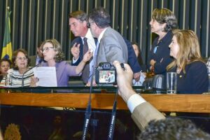 Quando ainda era deputado, Jair Bolsonaro bateu boca no plenário da Câmara com a deputada Maria do Rosário