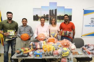 Semed recebe materiais para o projeto Comunidade Esportiva na Escola