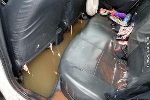 Dramático: mulher e criança são resgatadas de carro arrastado pela chuva no Cabreúva