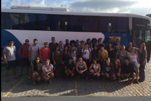 Na Lata: DCE usa ônibus da UFMS para ‘trem da alegria’ e revolta estudantes