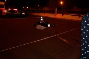 Motociclista bate em traseira de caminhão e morre na hora na Duque de Caxias