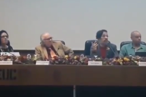 VÍDEO: autoexilado, Jean Wyllys quase leva ovada durante palestra em Portugal