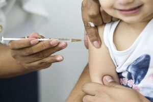 Criança sem cicatriz da BCG também está protegida contra tuberculose, aponta estudo