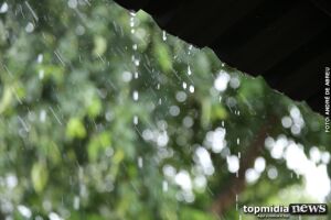 Volta a chover forte em Campo Grande nesta quarta-feira