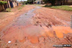 Moradores denunciam vazamento de água logo após conserto no Lageado