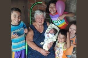 Vítima de câncer, idosa de 79 anos tenta ajudar bisnetos como pode na periferia da Capital