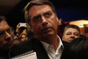 Sobre Temer na cadeia, Bolsonaro dispara: 'cada um responde por seus atos'