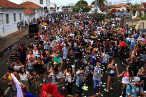 Avenida Calógeras recebe pela primeira vez Carnaval dos Blocos Oficiais em Campo Grande