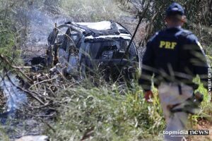 Acidente fantasma: carro capota e pega fogo na BR-262, mas nenhuma vítima é encontrada