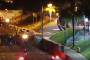 Vídeo: foliões são dispersados com bombas após Enterro dos Ossos na Capital