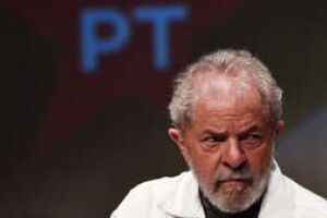 Lula volta para carceragem em Curitiba após cremação do corpo do neto