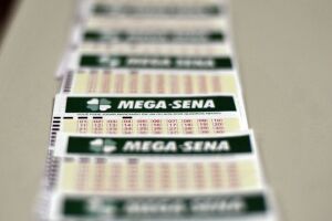 Mega-Sena acumula e pode pagar R$ 6 milhões na quarta-feira
